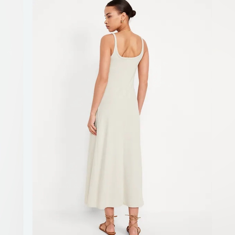 Old Navy Fit and Flare Ribbed Maxi Dress Size XL
NEW - Picture 2 of 12